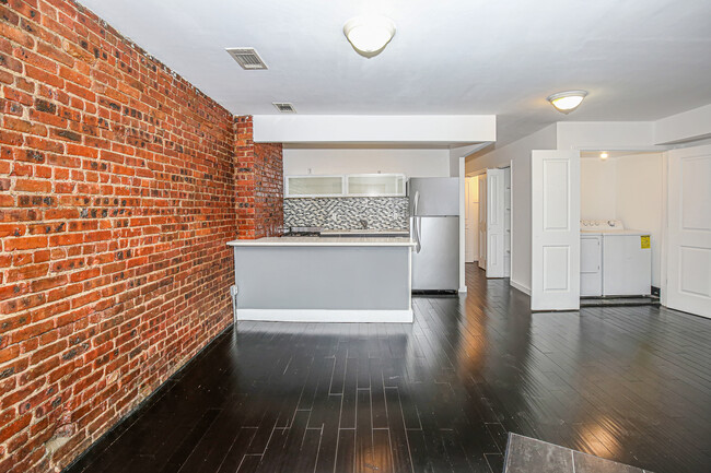 Building Photo - 1312 Putnam Ave