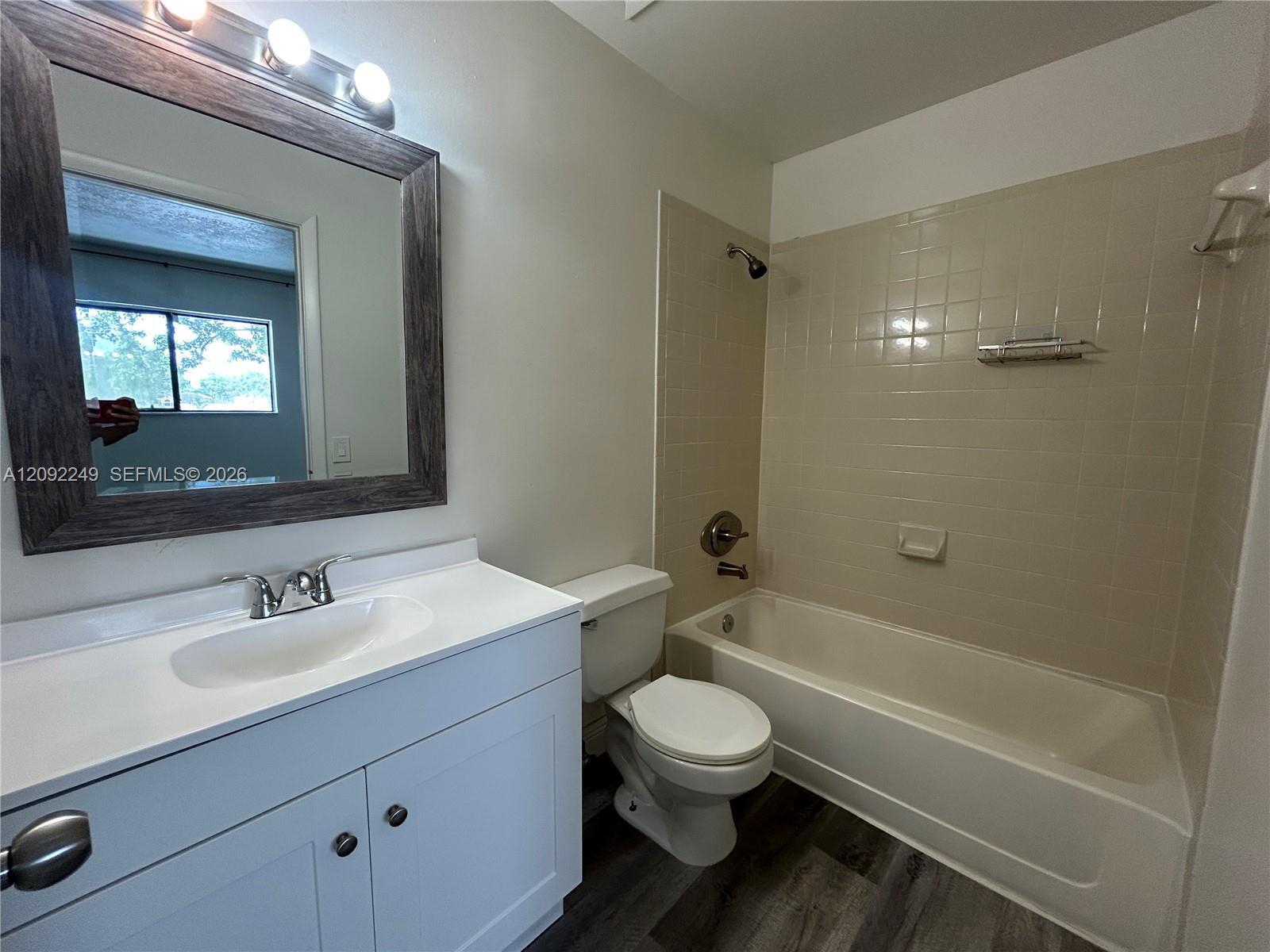 Building Photo - 9472 Palm Cir S