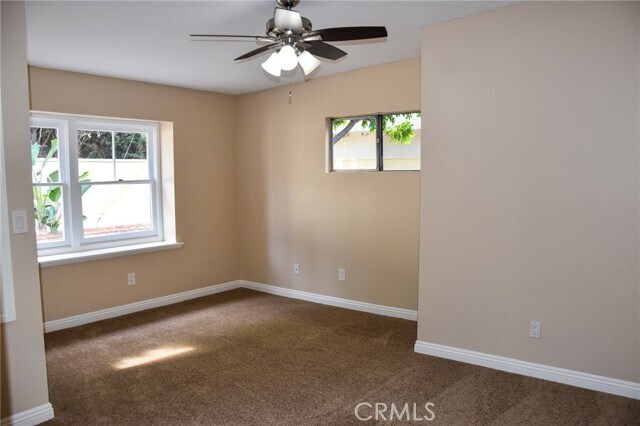 Building Photo - 421 N Park Ln