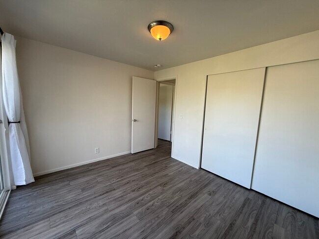 Building Photo - 451 N Montgomery St