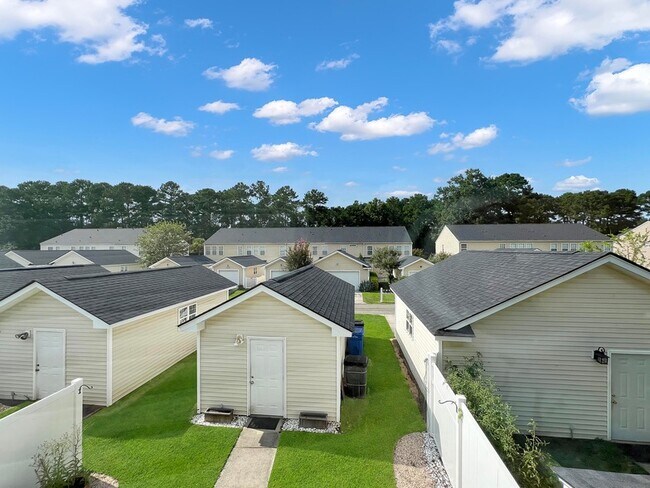 Building Photo - 4824 Willow Brook Ln