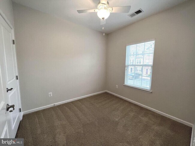 Building Photo - 356 Paladium Ct