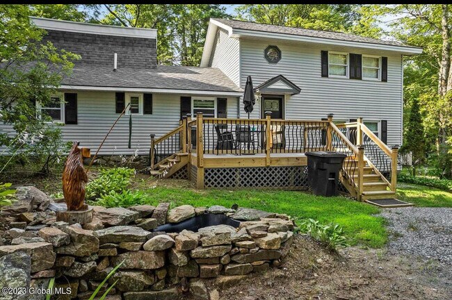 Building Photo - 374 Middle Rd