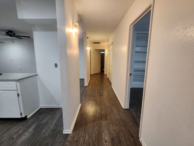 Building Photo - 678 W Henderson Ave