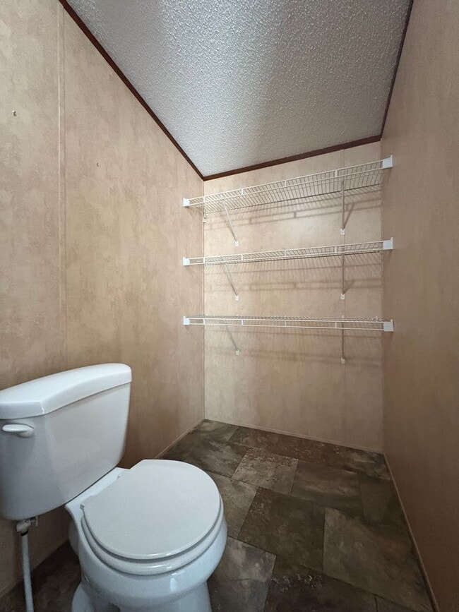 Building Photo - For Rent