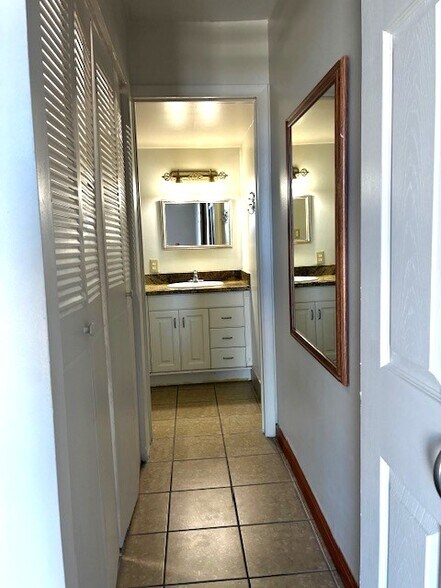 Building Photo - 2500 NE 135th St