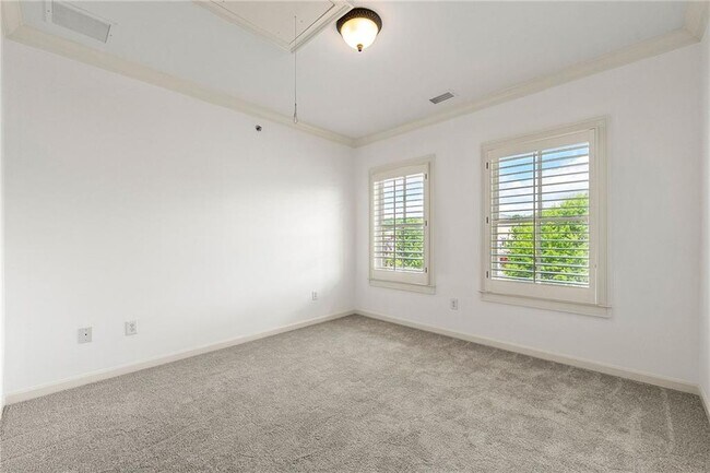 Building Photo - 15 Buford Village Walk