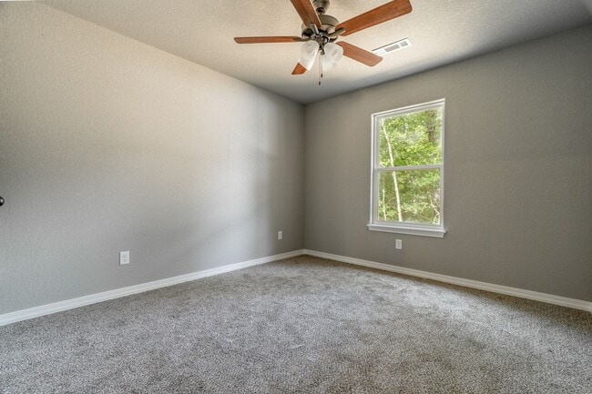 Building Photo - LIKE NEW 3-bedroom 2 bath Home in Bella Vista!!!