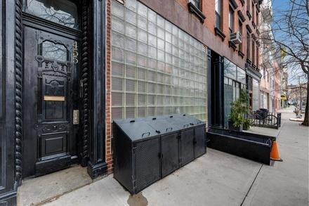 Primary Photo - 455 Grand St