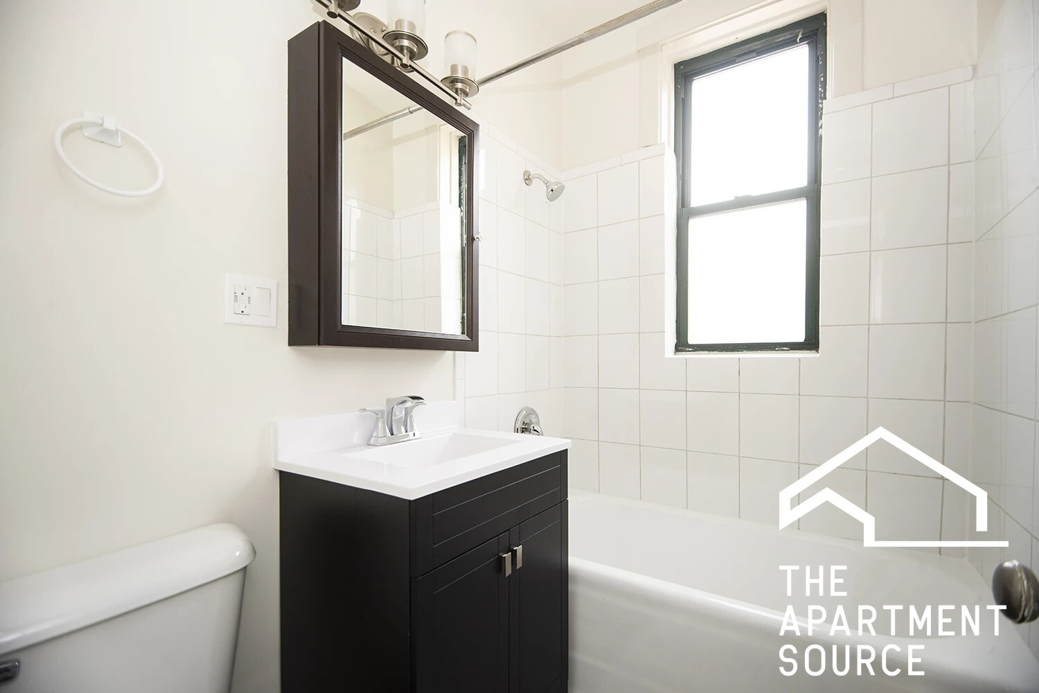 Building Photo - 3845 N Greenview Ave