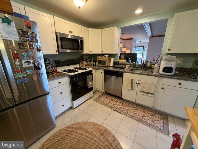 Building Photo - 403 Mountainview Dr