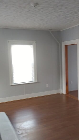 Building Photo - 33 New St