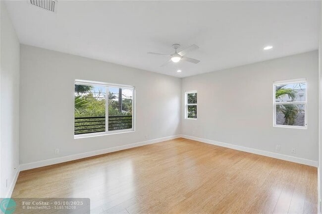 Building Photo - 825 NE 17th Way