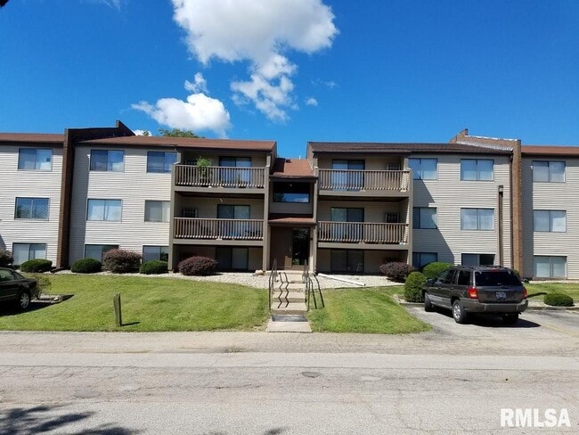 Primary Photo - 7215 N Rockvale Dr