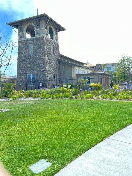 Building Photo - 1901 S Victoria Ave