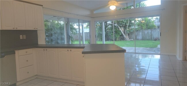 Building Photo - 526 102nd Ave N