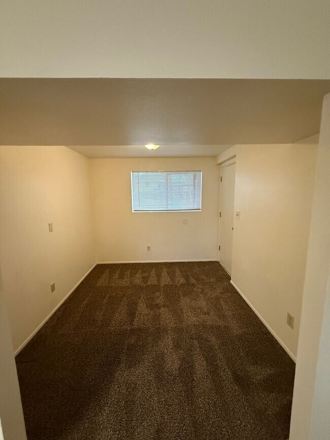 Building Photo - Single-Family Home In West Valley--Includes Fenced Yard!