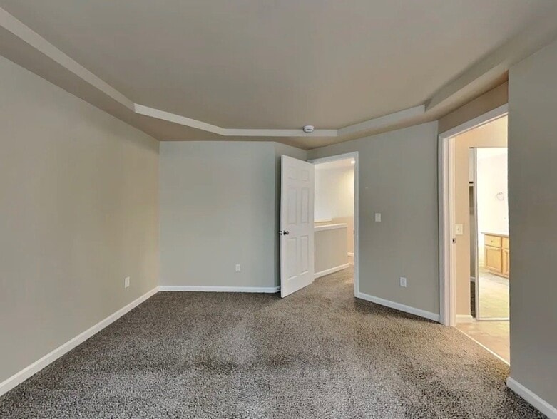Building Photo - 6239 Countryman Ln E