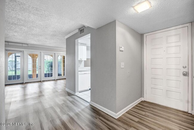 Building Photo - 3906 Mission Dr