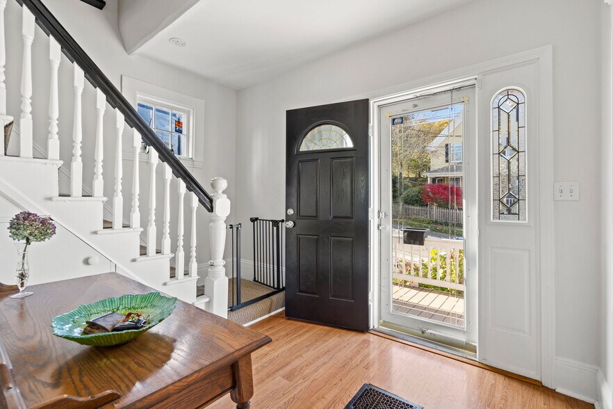 Building Photo - 6 Rowell Ave