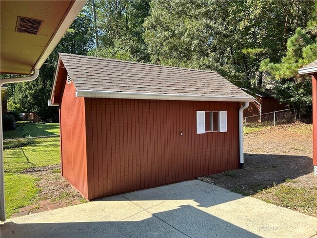 Building Photo - 1811 Trophy Dr