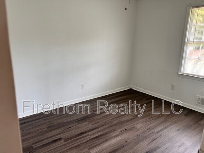 Building Photo - 2418 Sumac Dr