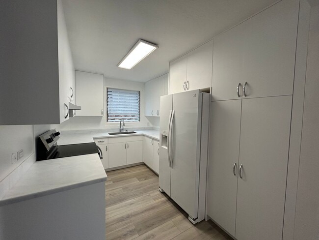 Building Photo - 2601