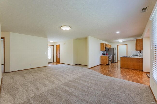 Building Photo - 3900 Deer Trail
