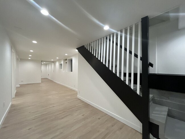 Building Photo - Large NW Portland Home Near Shops & Restaurants with Finished Basement & Bay Windows