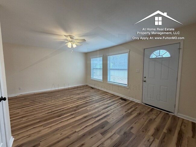 Building Photo - 703 W 7th St