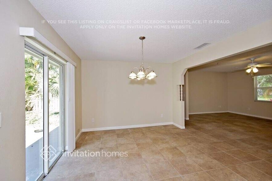 Building Photo - 2744 Corbusier Dr