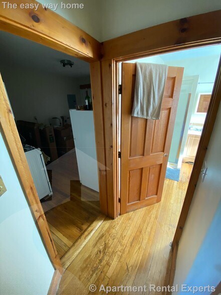 Building Photo - 100 River St