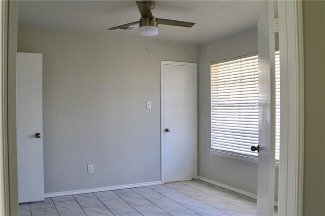 Building Photo - 408 Sage Boot Dr