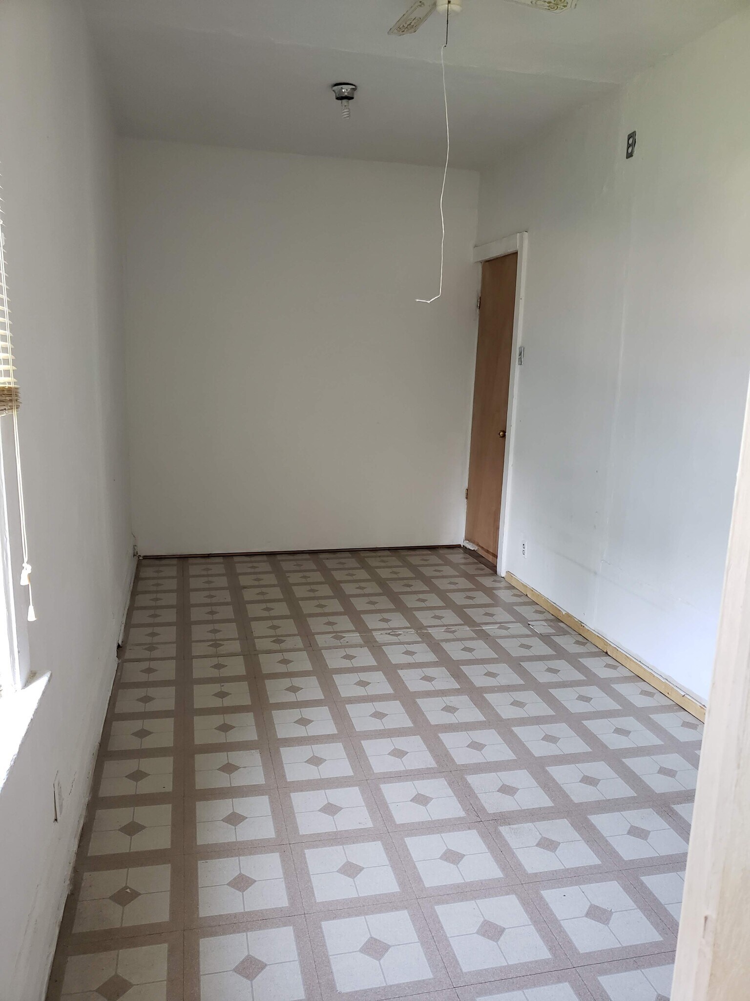 Building Photo - 3037 S Parnell Ave