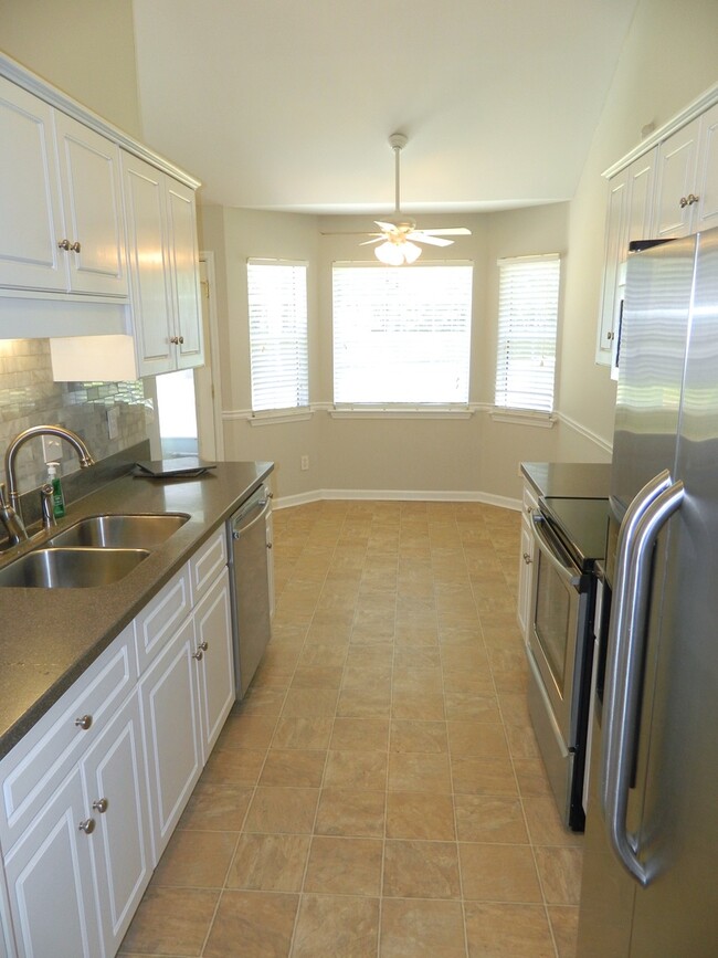 Building Photo - 1099 Maple Ridge Ct