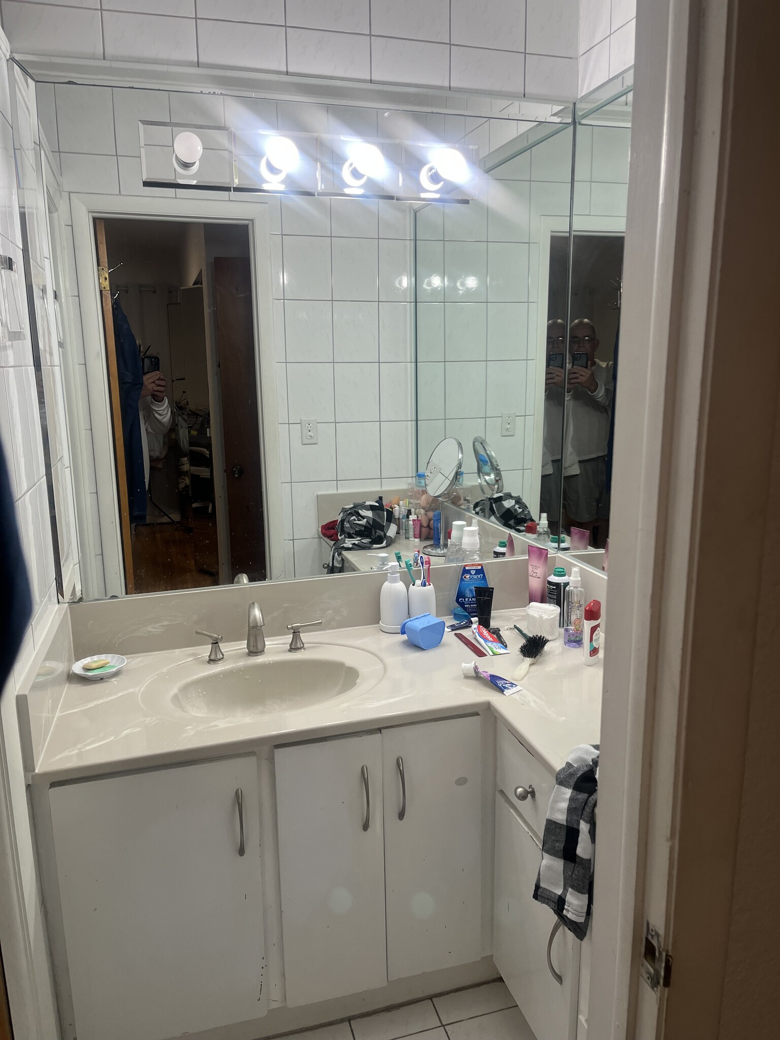 Building Photo - 2015 SW 85th Ave