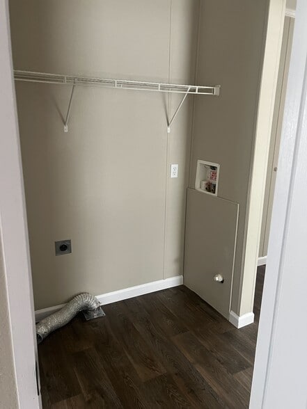 Building Photo - 750 Silent Valley Rd