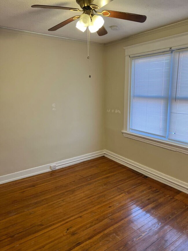 Building Photo - 117 S Stafford Ave