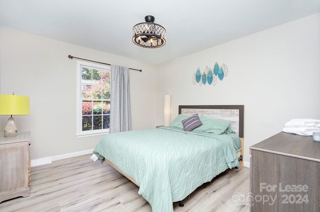 Building Photo - 629 Grandin Rd