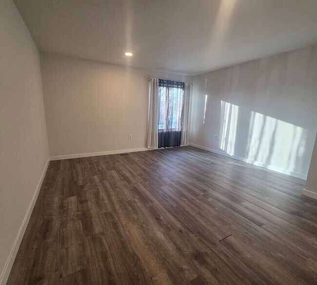 Building Photo - Desirable South Whitehall Township Townhome