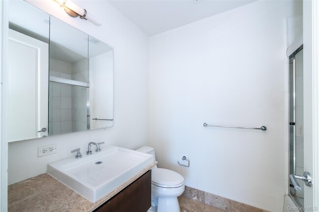 Building Photo - 175 Huguenot St