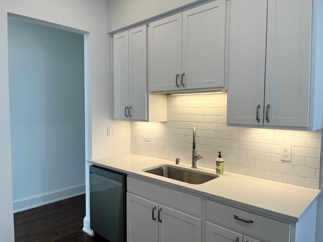 Building Photo - 1228 E Juneau Ave