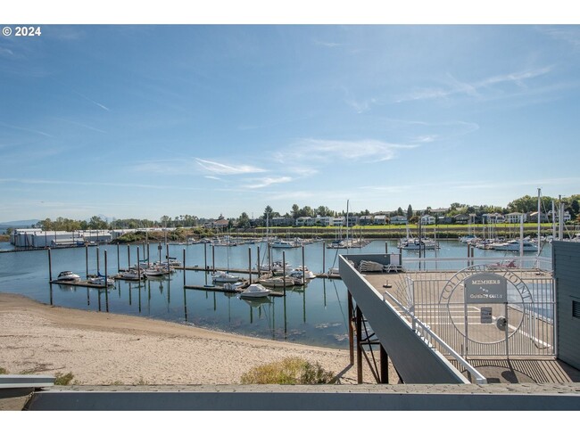 Building Photo - Beautiful 1Bd/1.5Ba Waterfront Condo ~ Gre...