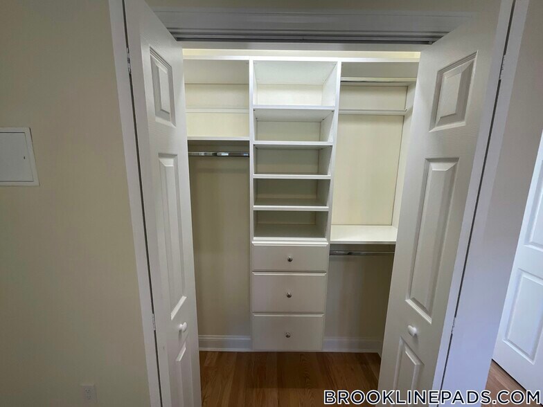 Building Photo - 94 Thornton Rd