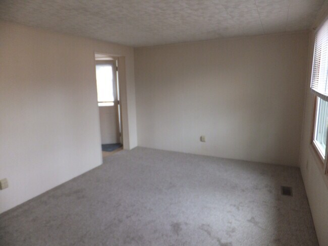 Living - 2302 East Jefferson Street