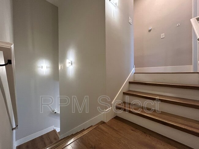 Building Photo - 519 8th St