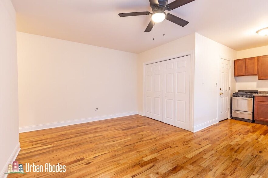 Building Photo - 816 W Cornelia Ave