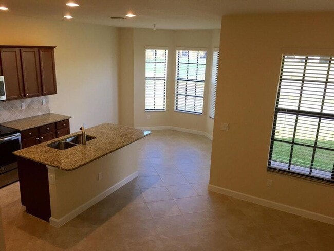 Building Photo - 10217 Wellington Parc Dr