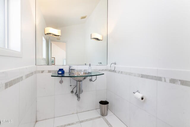 Building Photo - 363 Patrician Way