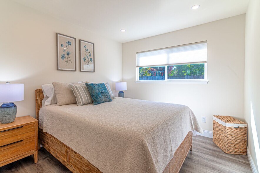 Building Photo - 208 Vista Ct